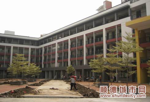 还有三天就要正式开学,新建的大良东区唯一公办小学顺峰小学是否已做