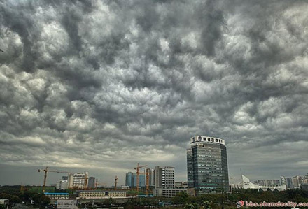 顺德人迎接2013年第一场春雨