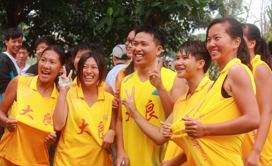 挑战极限，女子龙舟队别样精彩！