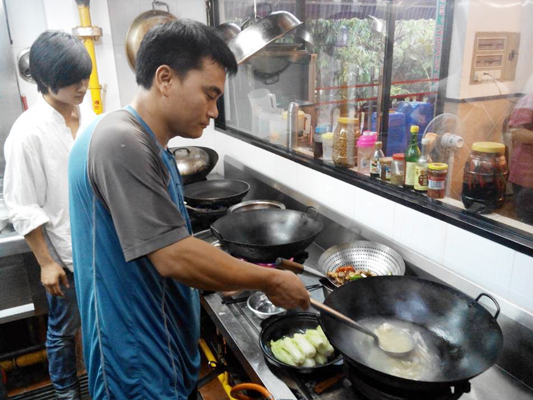 “闪电蒸鸡”够弹牙，你地食过未？