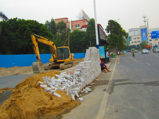 龙江丰华北路变文化老街，停车位不变