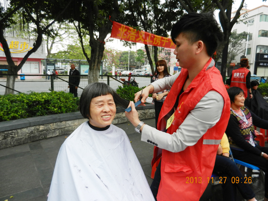 北滘：社区义剪，100多名市民受惠