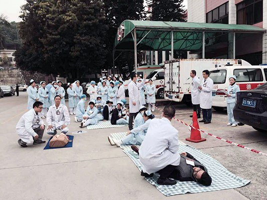 若不幸发生特大交通事故，该如何急救？