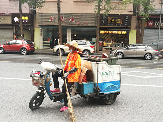 环卫工人节：街道洁净勇担当，城市冷暖放心头