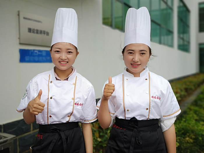 一人学厨全家脱贫！美姑姐妹花奔赴顺德学艺