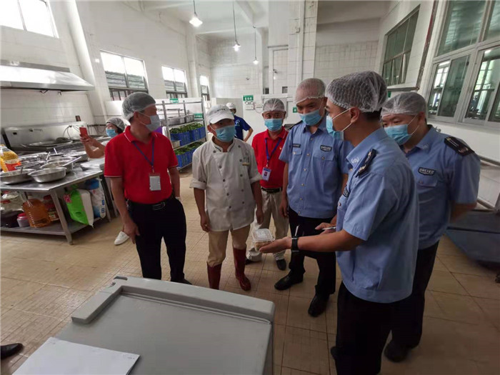 区领导带队检查北滘学校食堂及周边食品安全