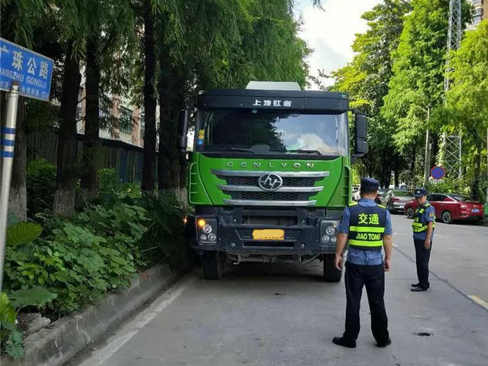 加足马力！伦教开展道路超限超载执法行动