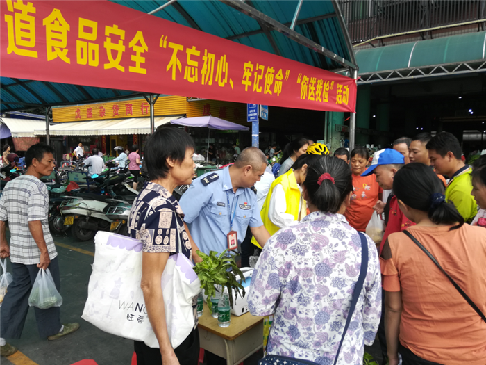 容桂开展食品安全“你送我检”活动