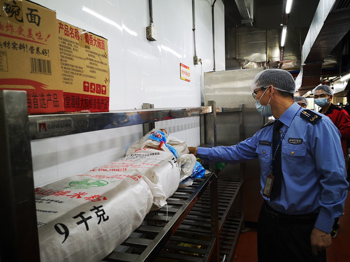 复课在即，大良严查学校食堂餐饮安全