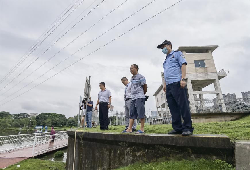 北滘：紧急出动！迅速封园守护河岸安全