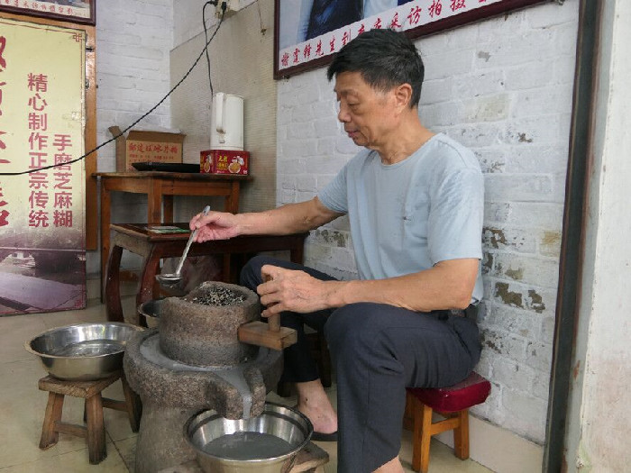  右眼新闻：隐藏在逢简水乡的芝麻糊