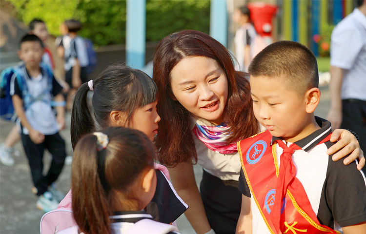 你好，新学期 | 大良顺峰小学：做自己的冠军！