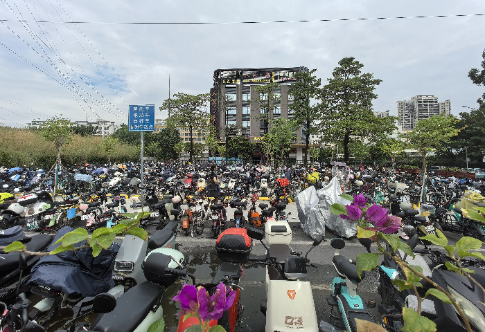 陈村：地铁口沿线新建停车泊位，让市民停放