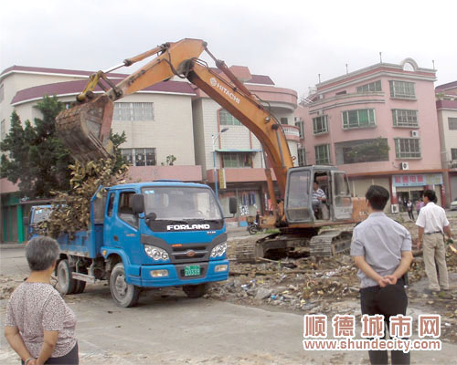 大良：烧烤场惹民怨　“铁臂”挥掉了3间