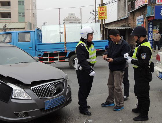 200多名交巡警，为市民筑起一道安全线