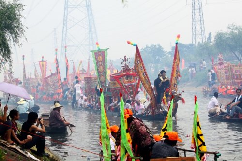 至少有三地精彩，容桂龙舟赛的火热