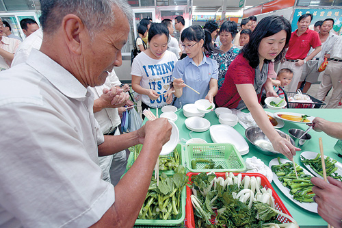 顺德扶贫“爱心街市”开张