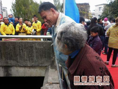 昔日“臭水沟” 如今鱼儿畅泳