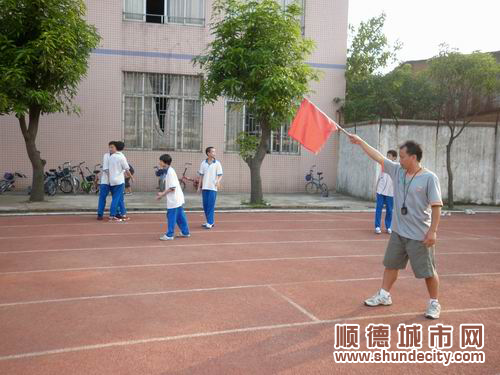 教练流汗一样多