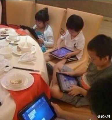 别让ipad伤了小孩眼睛