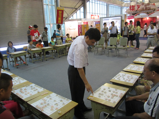 1VS21，顺德市民亲眼见证棋王威力