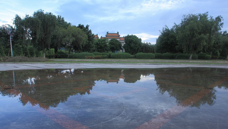 顺峰山公园：水中倒影