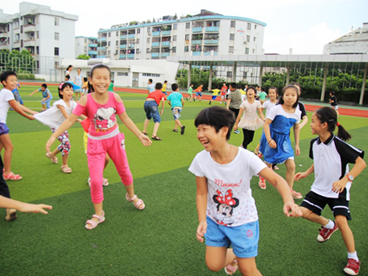 首月不许留书面作业　顺德学校早已在做