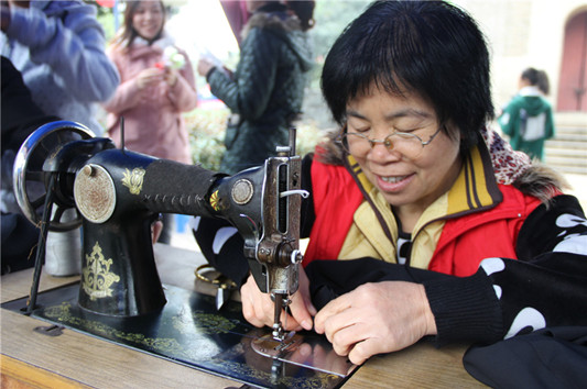 容桂便民服务日，有免费服务怎能不笑？