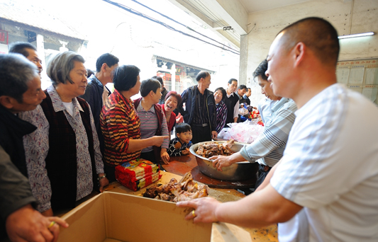 均安“太公分猪肉”，派送千余份！