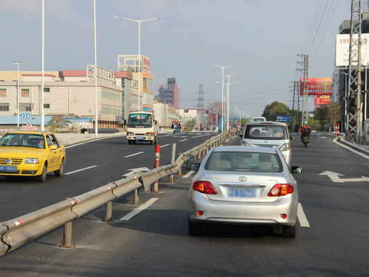 开车“坐弹簧”？325国道联塑段平整了！