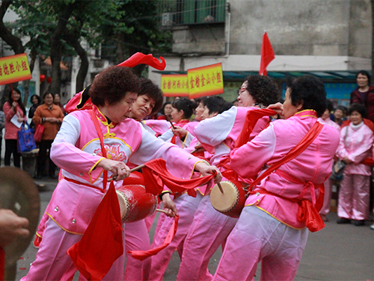 我健身我快乐！妇女健步行庆“三八”