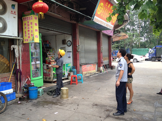 伦教：风雨无阻，整治街道八乱不停步