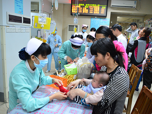 每日急诊量上千人，医生取消所有休假