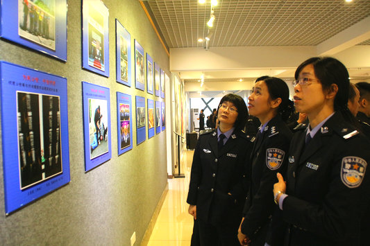 赞！警察不仅仅是抓坏人，还能办画展