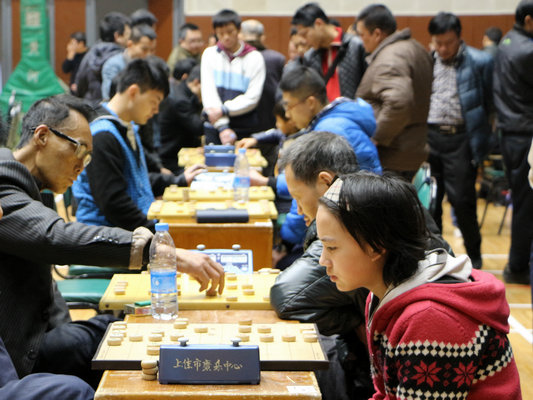 下象棋！6岁小棋手喜欢“杀敌”的感觉