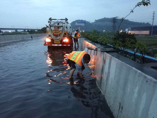 陈村：落雨大水浸街？部门快速解决问题