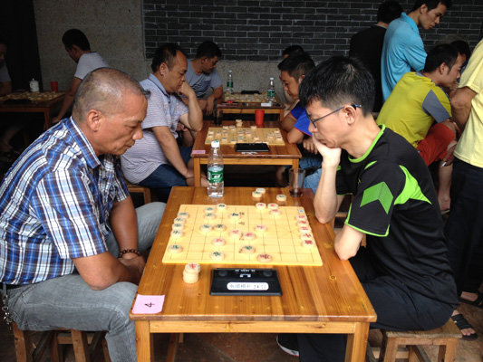 均安与乐从以棋会友，象棋高手精彩对决