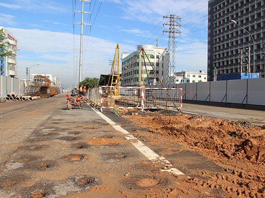 红旗路改造围蔽施工，未见交通拥堵