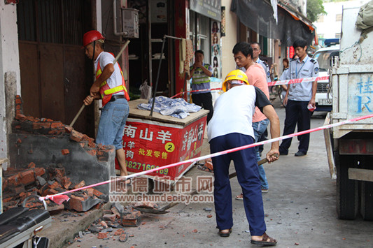 容桂：及时出击，清理占道围蔽还路于民