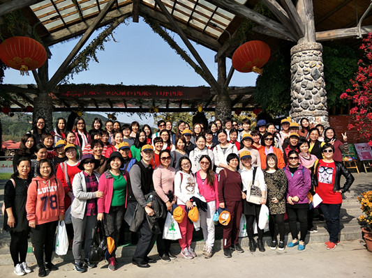 伍医为女职工送祝福，“半边天”齐叹美景