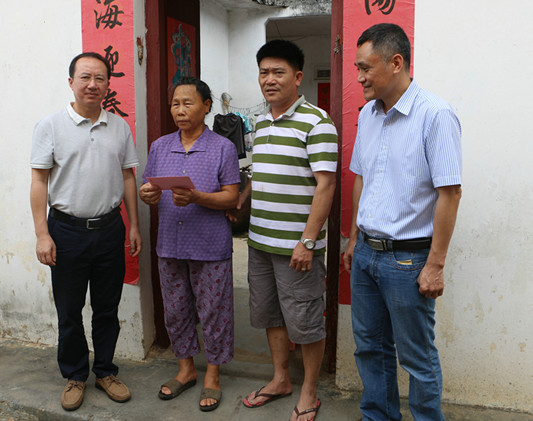 精准扶贫，伍医为雷州一小学送“清凉”