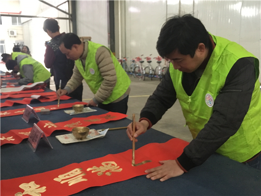 伦教：免费挥春进企业，美好祝福送万家