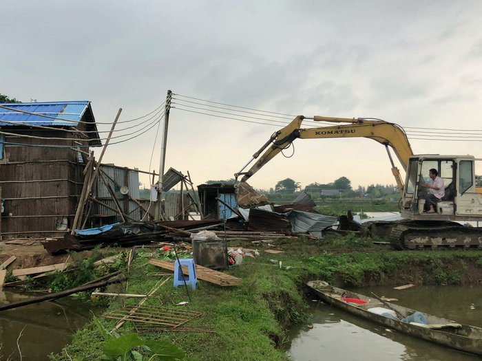 高速公路沿线农棚破旧危险？清拆整治！