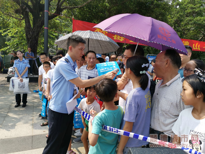 民警与市民互动问答_副本.jpg