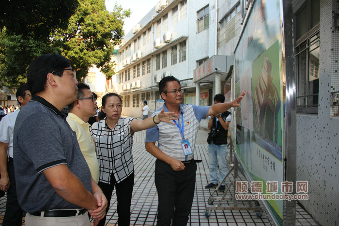 蔡伟进行安全生产检查的同时，也了解伦教周君令中学原址重建的规划情况。.jpg