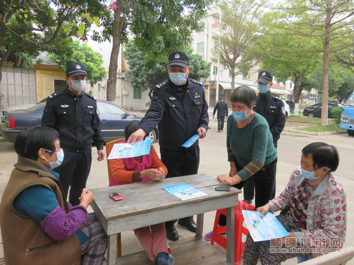 韦锦奎带队走进社区宣传劝告市民不要聚集不要出门_副本_副本.jpg