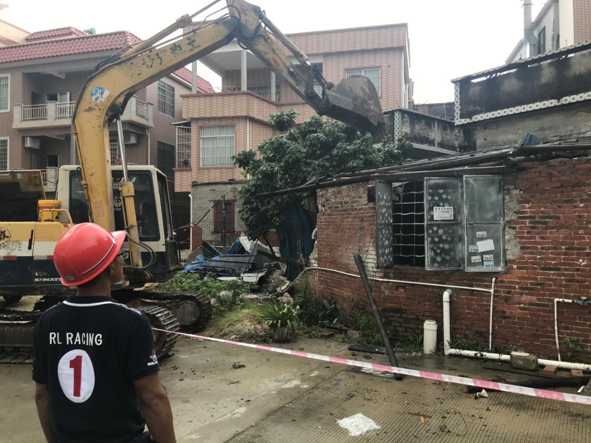 违建长期非法占地，勒流冒雨拆违还地于民