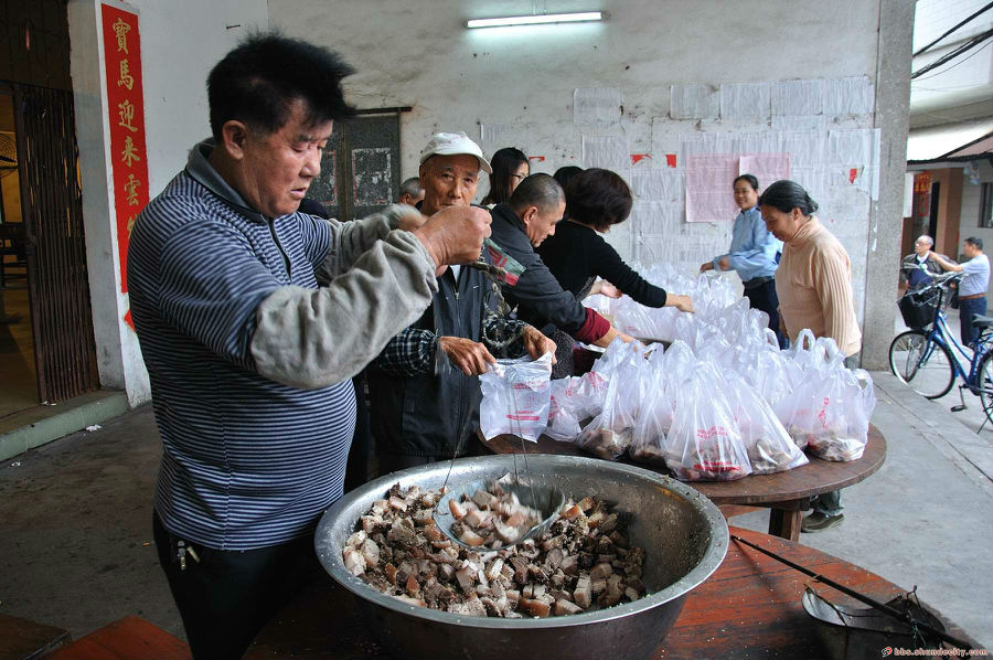 大年初六　太公分猪肉