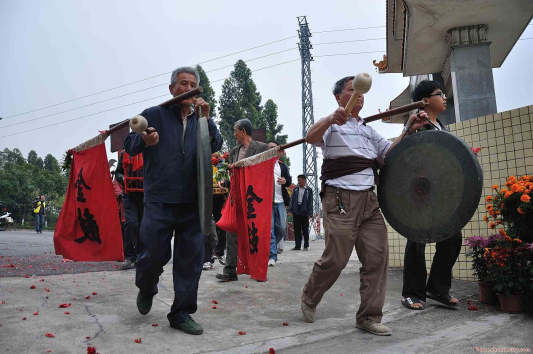 元宵佳节，上村锣鼓柜巡游