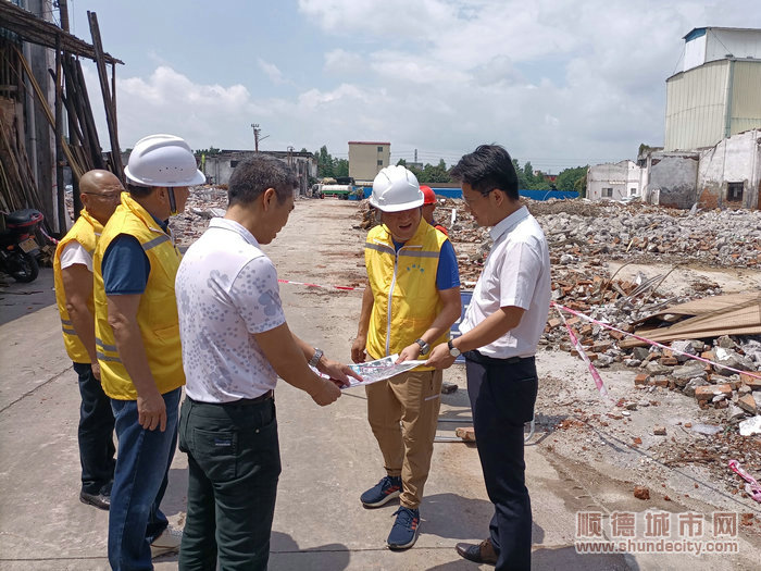 顺德区委副书记、区长王勇带队到杏坛镇调研指导杏坛村改“应拆尽拆”工作。.jpg